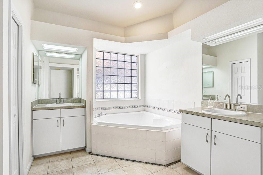 2412 Durant Road Valrico, FL 33594 - Photo 14 of 26 a bathroom with a tub sink and mirror