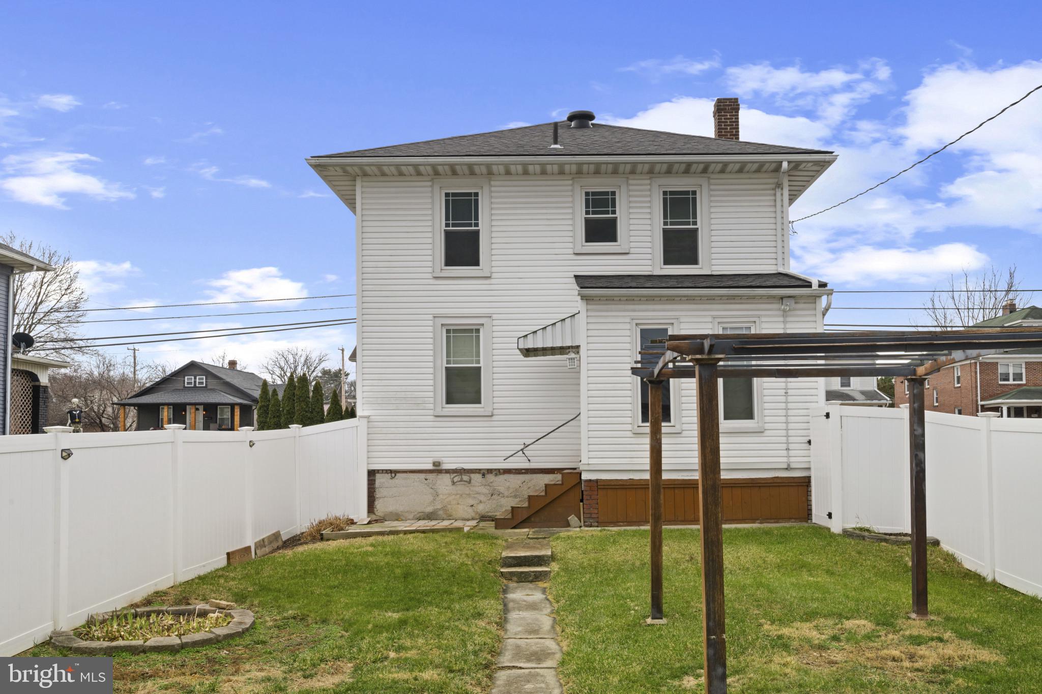 912 York Street Hanover, PA 17331 - Photo 4 of 32