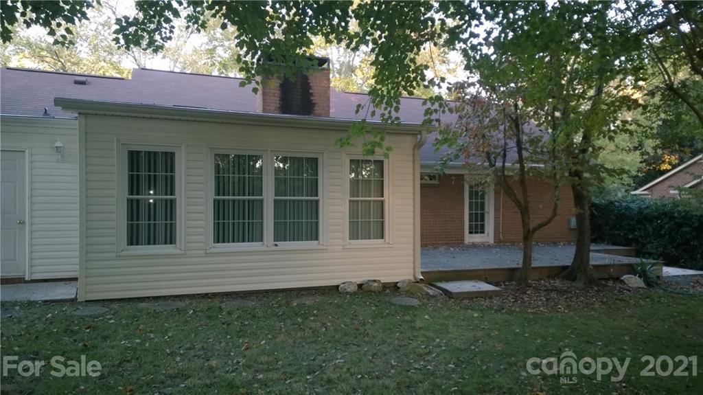 6800 Stoney Ridge Road Matthews, NC 28104 - Photo 2 of 15 a view of house with a yard