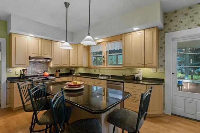 $695,000 | 71 Concord Street, Nashua, NH 03064