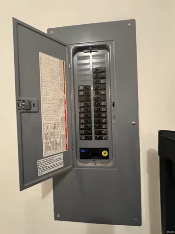 $214,900 | 5155 Sequoia Drive, Newburgh, IN 47630