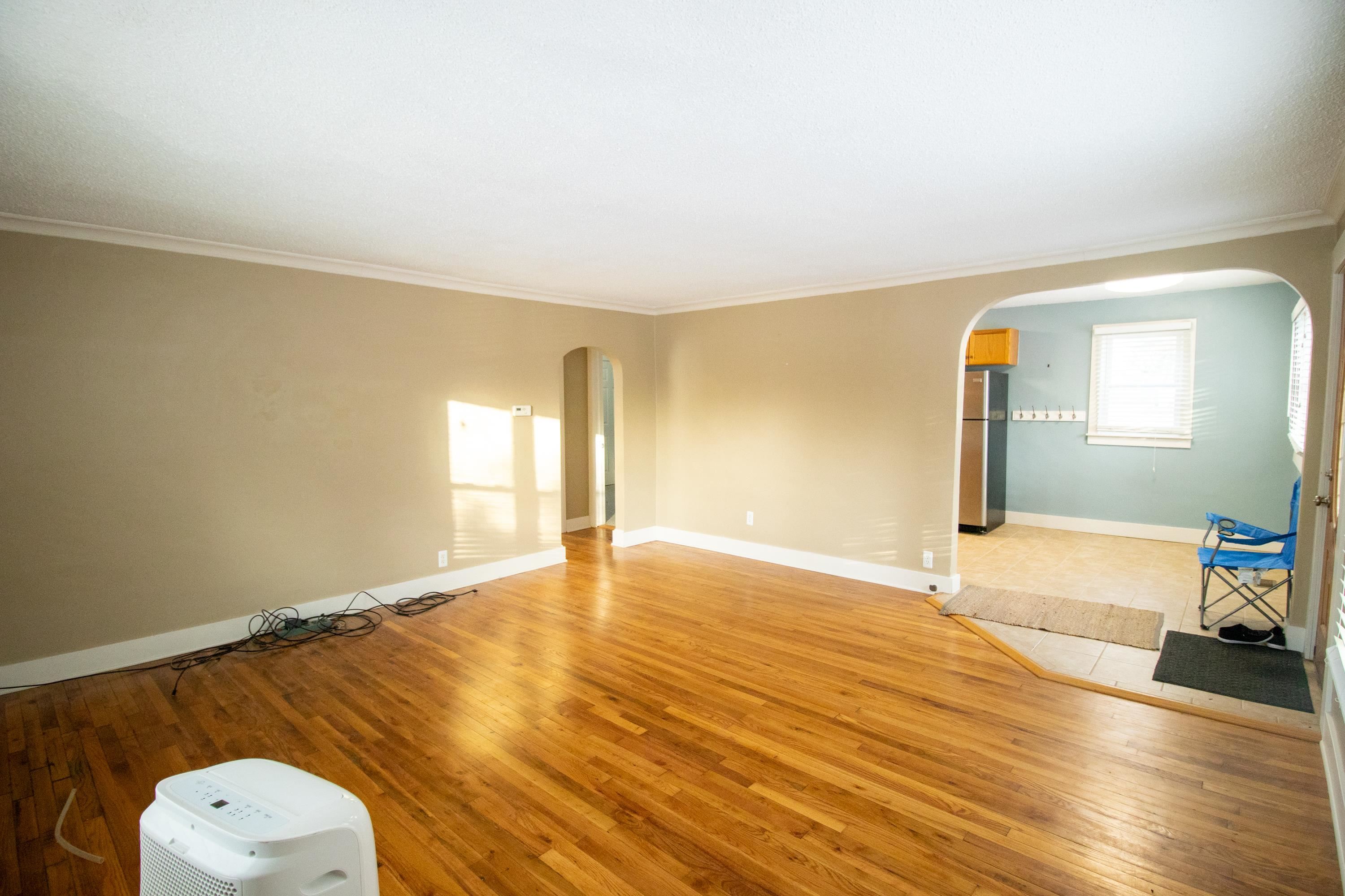 2490 Ruth Drive Fenton, MI 48430 - Photo 3 of 27 50130147-4c497da3-471e-4621-a5b2-b2ae279cab20.JPG
