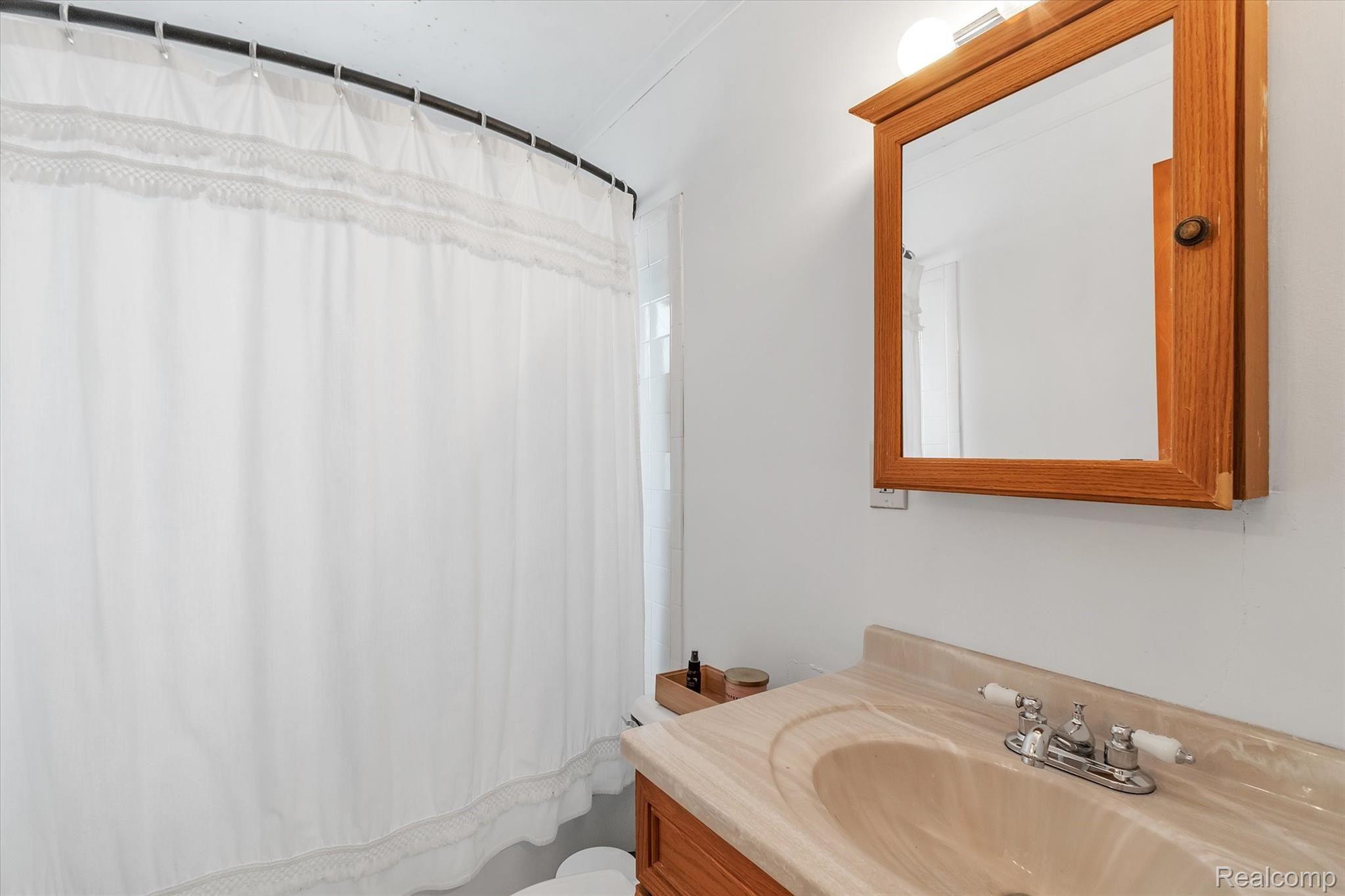 4010 Durham Road Royal Oak, MI 48073 - Photo 20 of 27 21-4010-Durham-Rd-WindowStill-Real-Estate-Photography-21.jpg