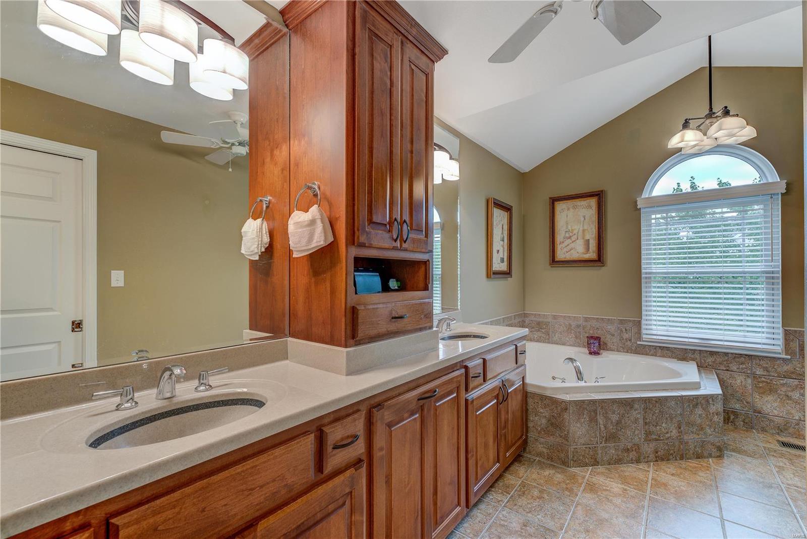 826 Castle Ridge Court Ballwin, MO 63021 - Photo 14 of 29 Gallery Image 14