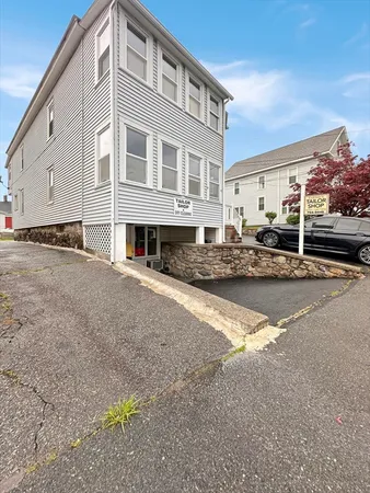 $2,600 | 65 Lowell Street, Unit 2, Methuen, MA 01844