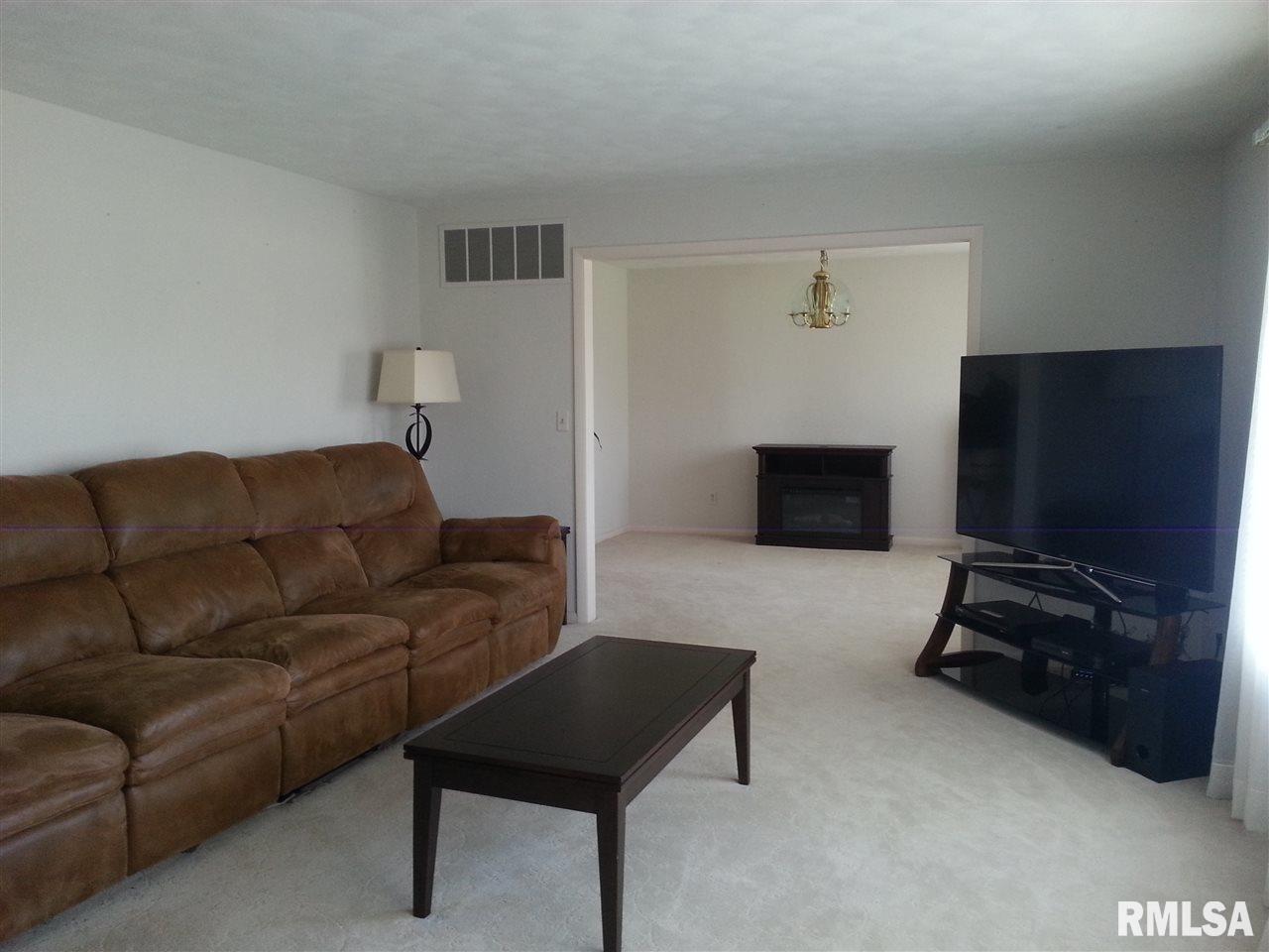 19300 West Farmington Road Trivoli, IL 61569 - Photo 5 of 36