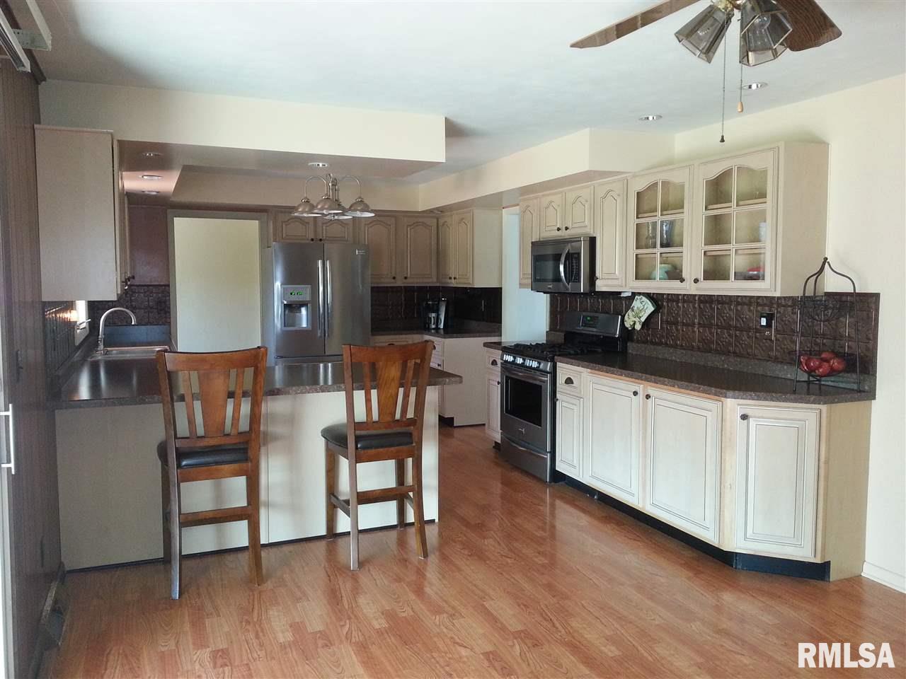 19300 West Farmington Road Trivoli, IL 61569 - Photo 9 of 36