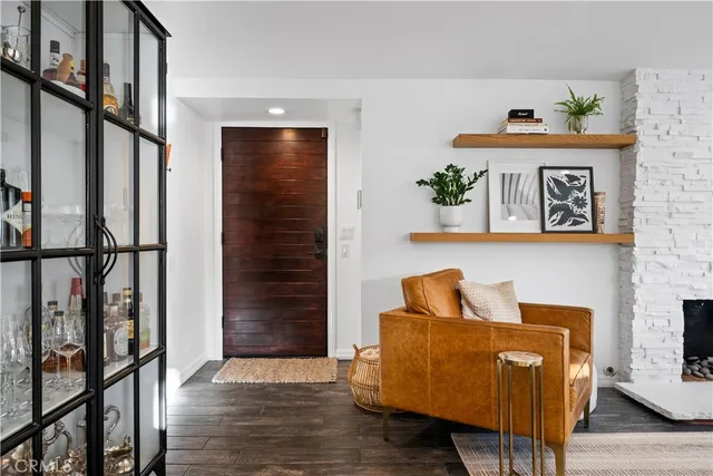 $1,599,000 | 2229 Anaheim Avenue, Costa Mesa, CA 92627