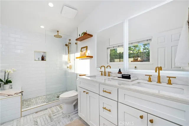 $1,599,000 | 2229 Anaheim Avenue, Costa Mesa, CA 92627