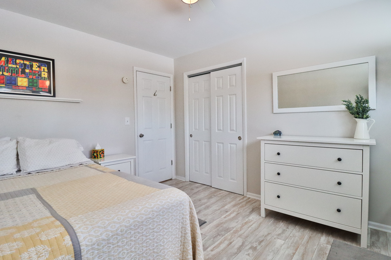 1920 North Washington Street Wheaton, IL 60187 - Photo 19 of 76 a bedroom with a bed and a dresser