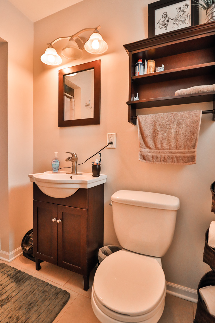 1920 North Washington Street Wheaton, IL 60187 - Photo 26 of 76 a bathroom with a toilet sink and mirror