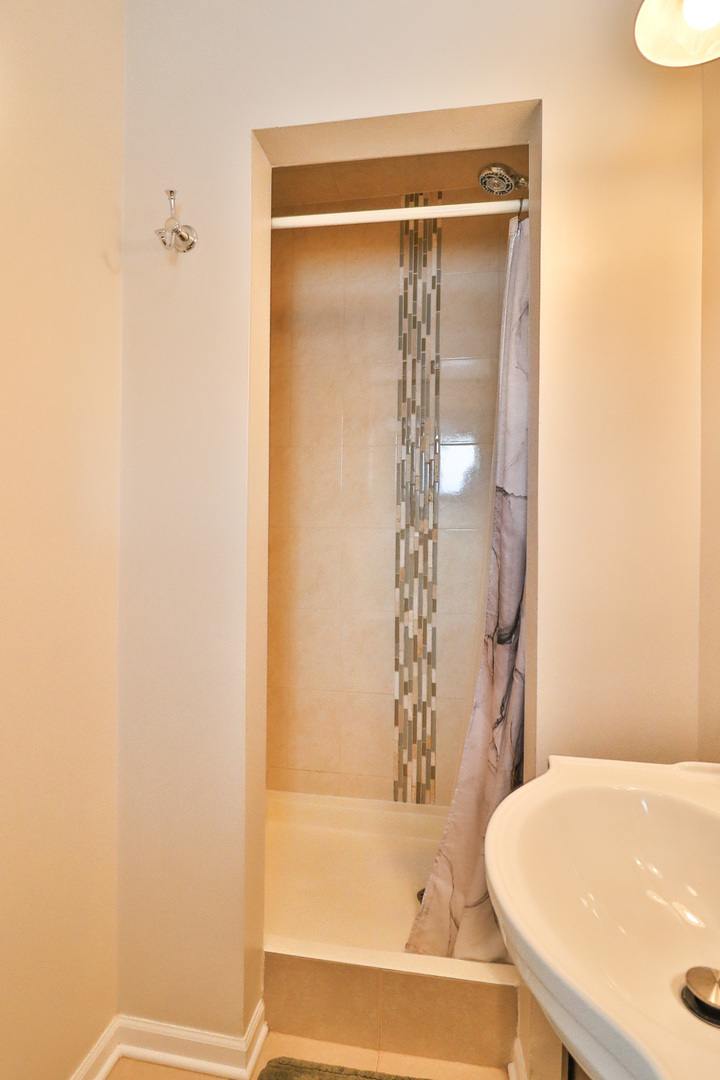 1920 North Washington Street Wheaton, IL 60187 - Photo 27 of 76 a bathroom with a bathtub and a shower