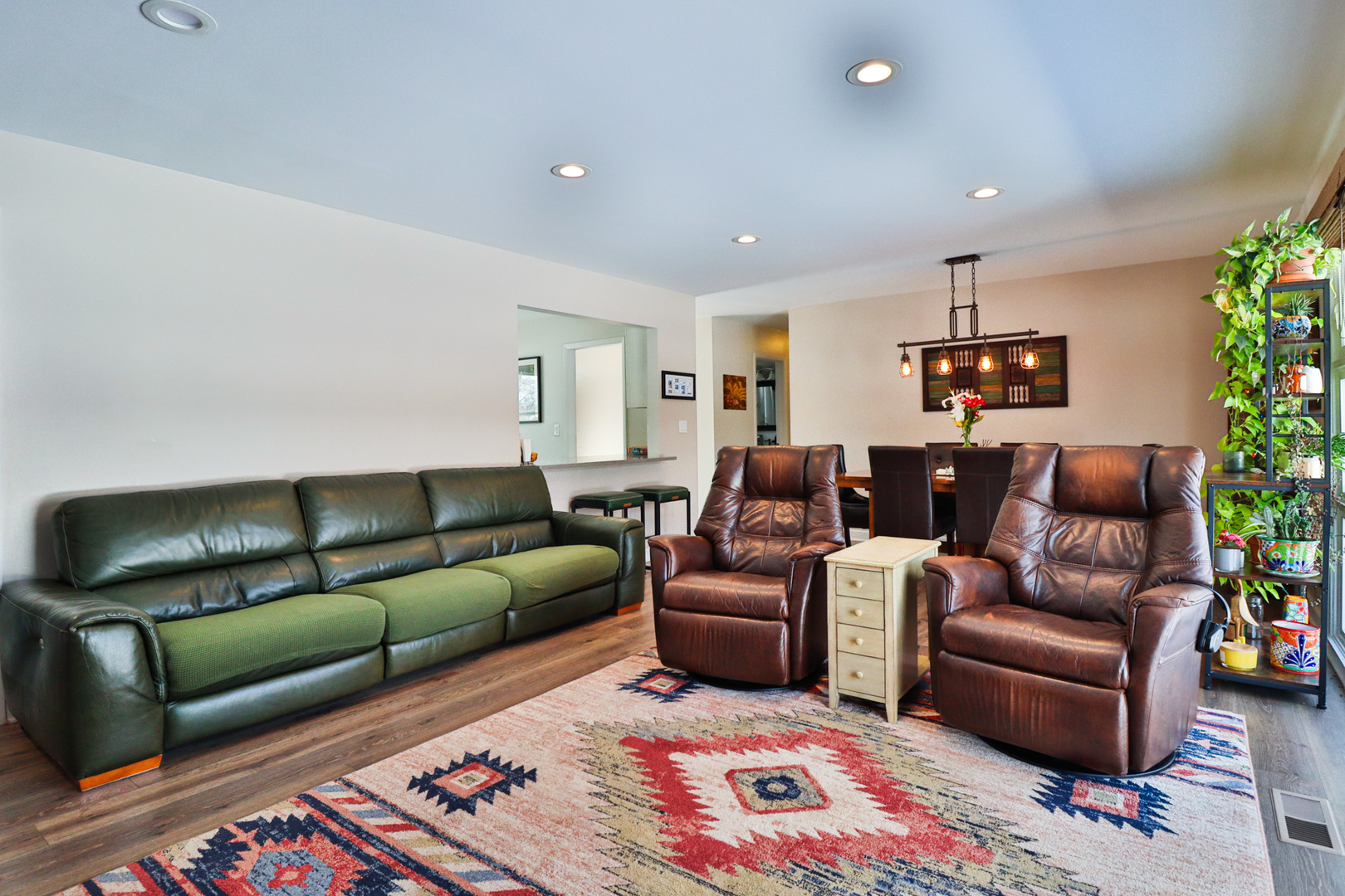 1920 North Washington Street Wheaton, IL 60187 - Photo 34 of 76 a living room with furniture and a rug