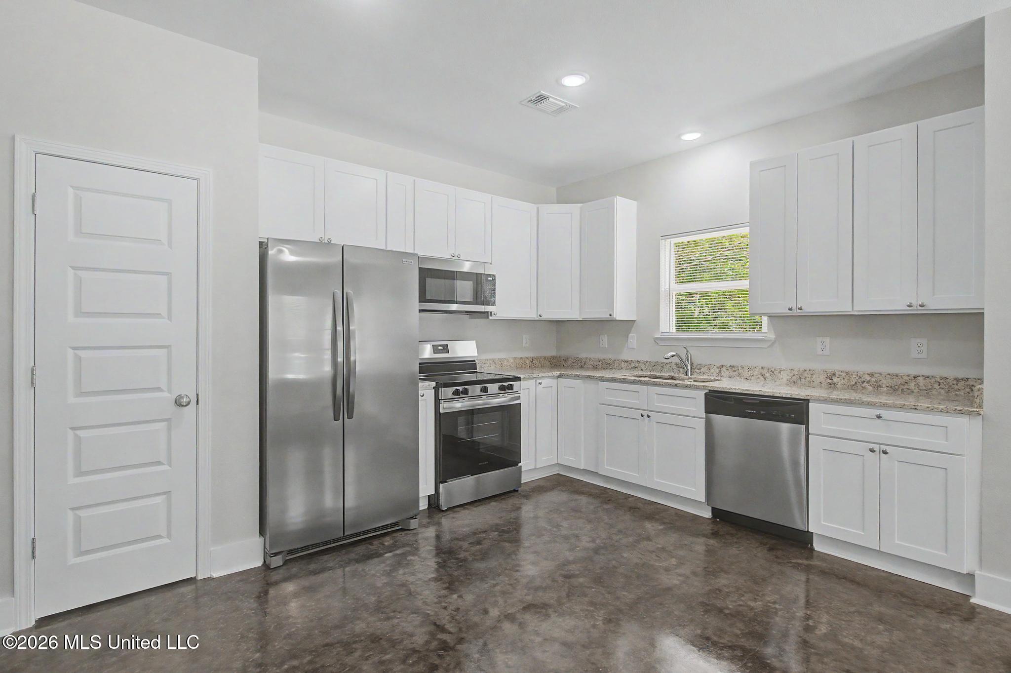 12297 Massachusetts Road, Unit B Ocean Springs, MS 39564 - Photo 3 of 18 IMG_0238