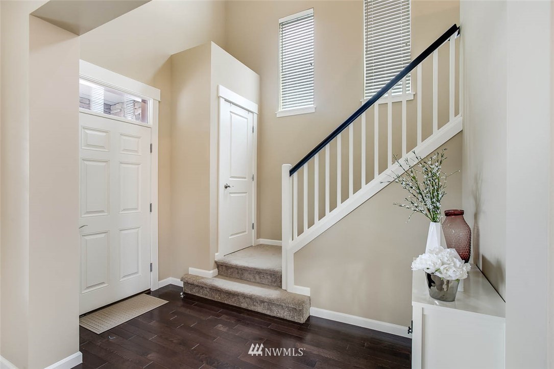 802 Mount Baker Place Northeast Renton, WA 98059 - Photo 11 of 25 Gallery Image 11