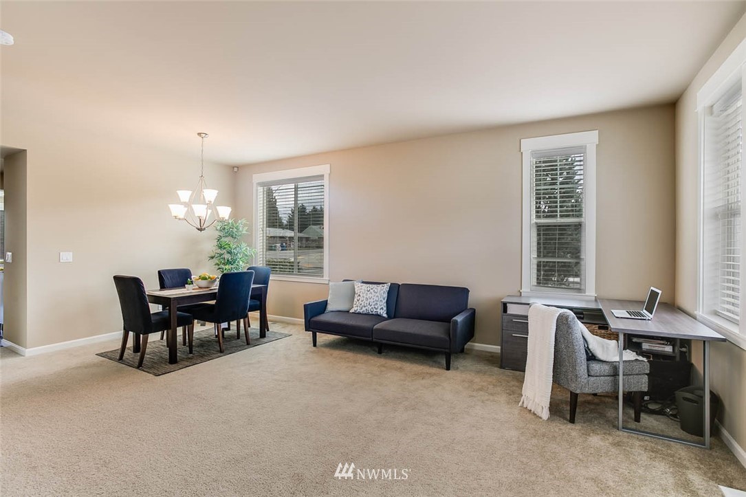 802 Mount Baker Place Northeast Renton, WA 98059 - Photo 3 of 25 Gallery Image 3