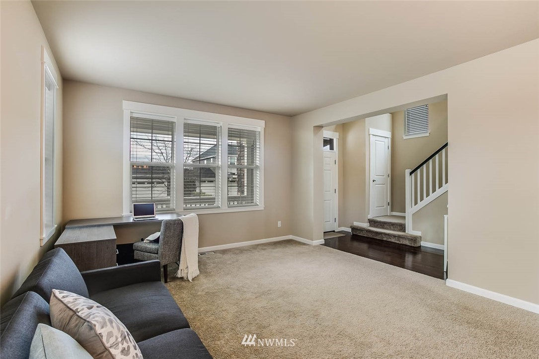 802 Mount Baker Place Northeast Renton, WA 98059 - Photo 4 of 25 Gallery Image 4