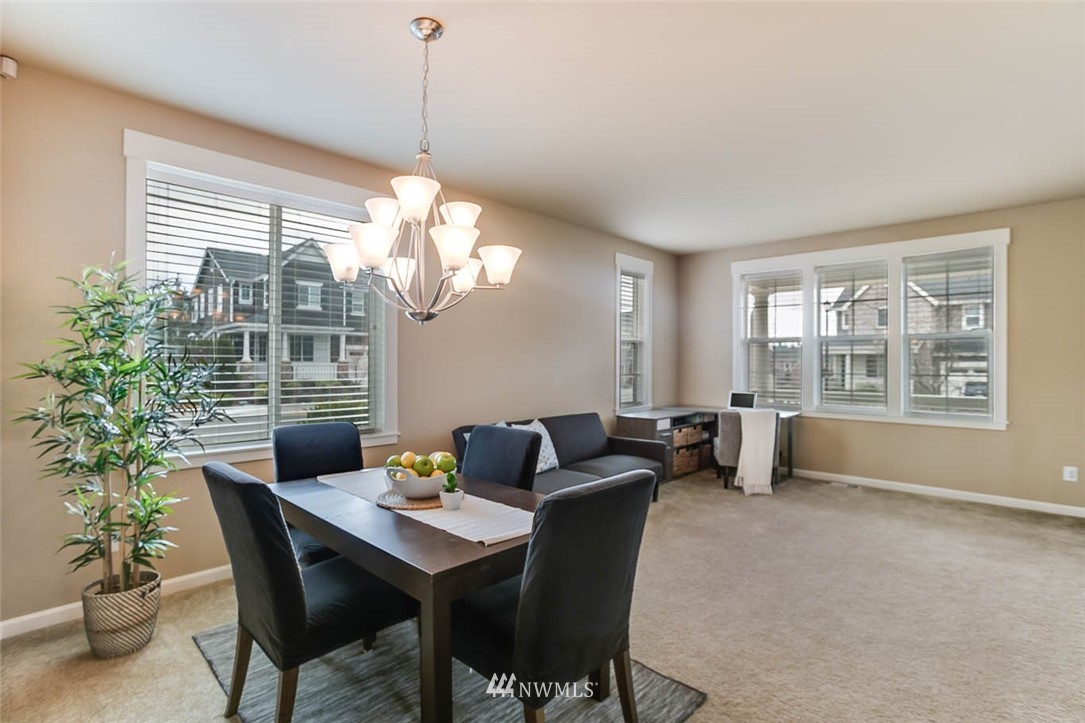 802 Mount Baker Place Northeast Renton, WA 98059 - Photo 5 of 25 Gallery Image 5