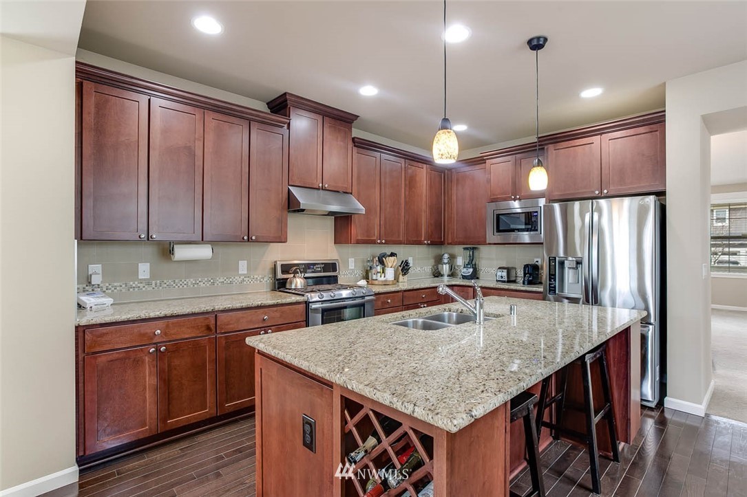 802 Mount Baker Place Northeast Renton, WA 98059 - Photo 7 of 25 Gallery Image 7