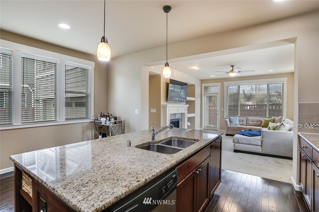 802 Mount Baker Place Northeast Renton, WA 98059 - Photo 8 of 25 Gallery Image 8