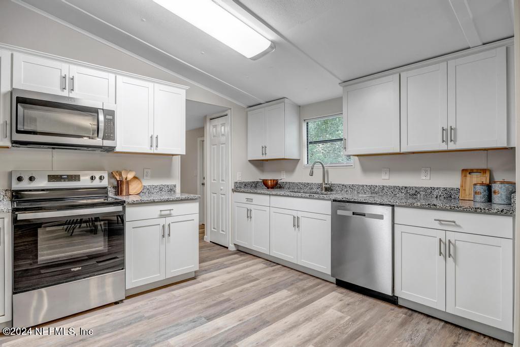 504 Deer Path Road Green Cove Springs, FL 32043 - Photo 11 of 36 Kitchen