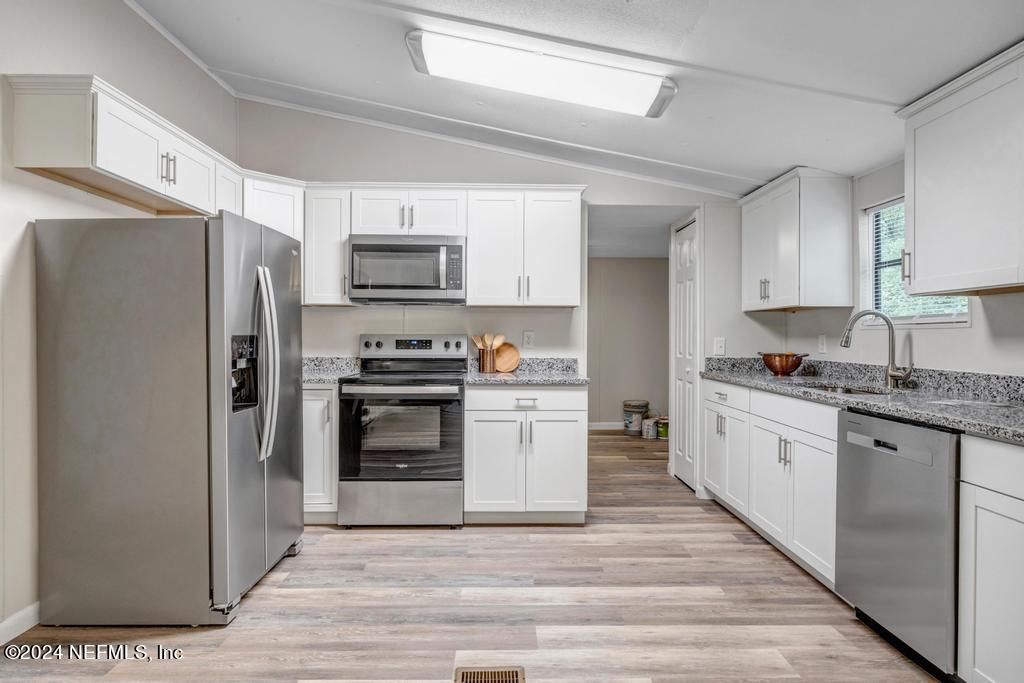 504 Deer Path Road Green Cove Springs, FL 32043 - Photo 12 of 36 Kitchen