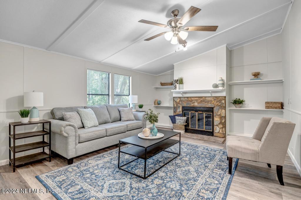 504 Deer Path Road Green Cove Springs, FL 32043 - Photo 3 of 36 Living Room