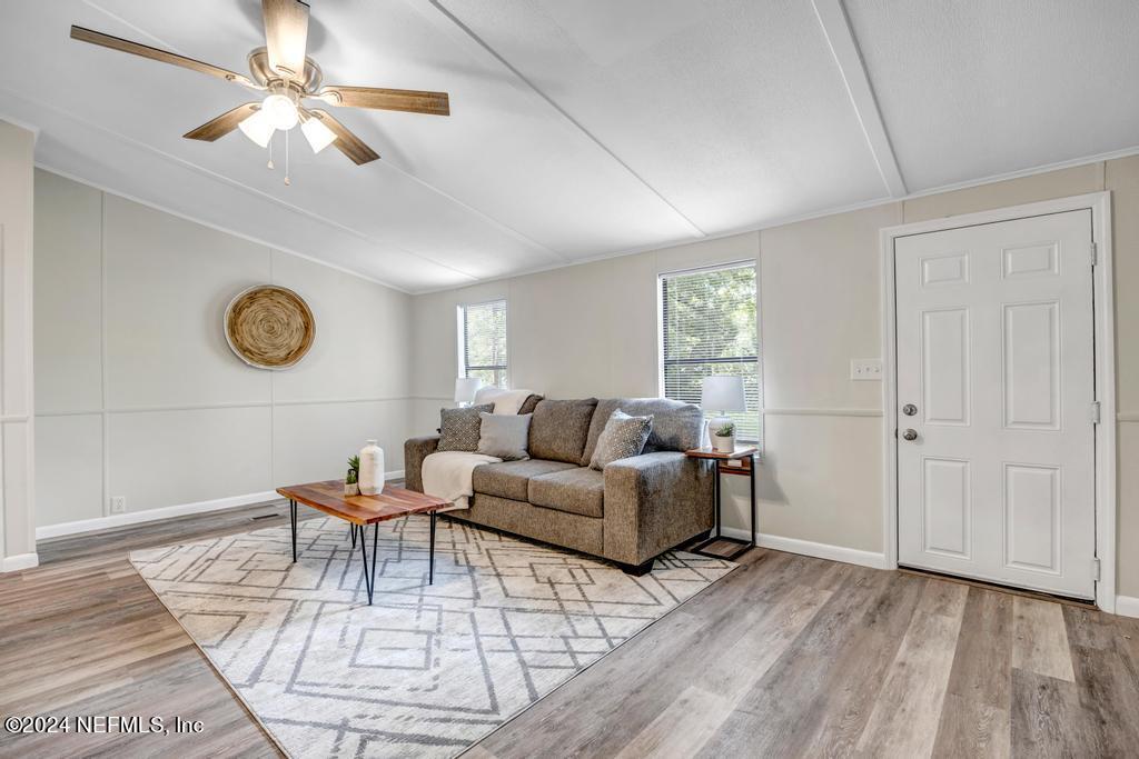504 Deer Path Road Green Cove Springs, FL 32043 - Photo 8 of 36 Family room