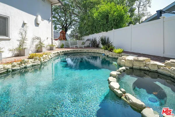 $15,500 | 2324 Banyan Drive, Los Angeles, CA 90049