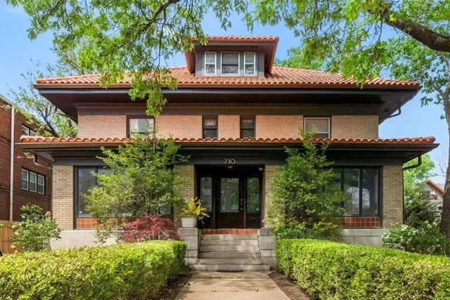 $525,000 | 710 East Armour Boulevard, Kansas City, MO 64109