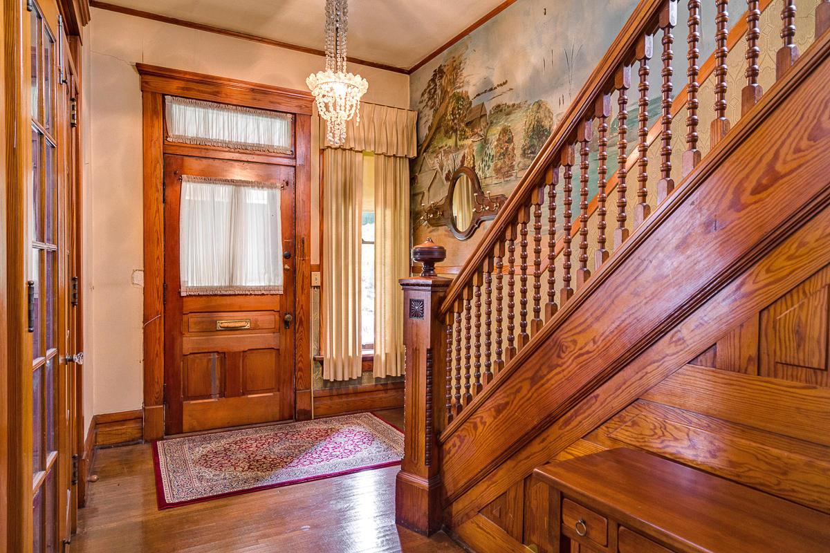 960 North Nelson Road Columbus, OH 43219 - Photo 3 of 29
