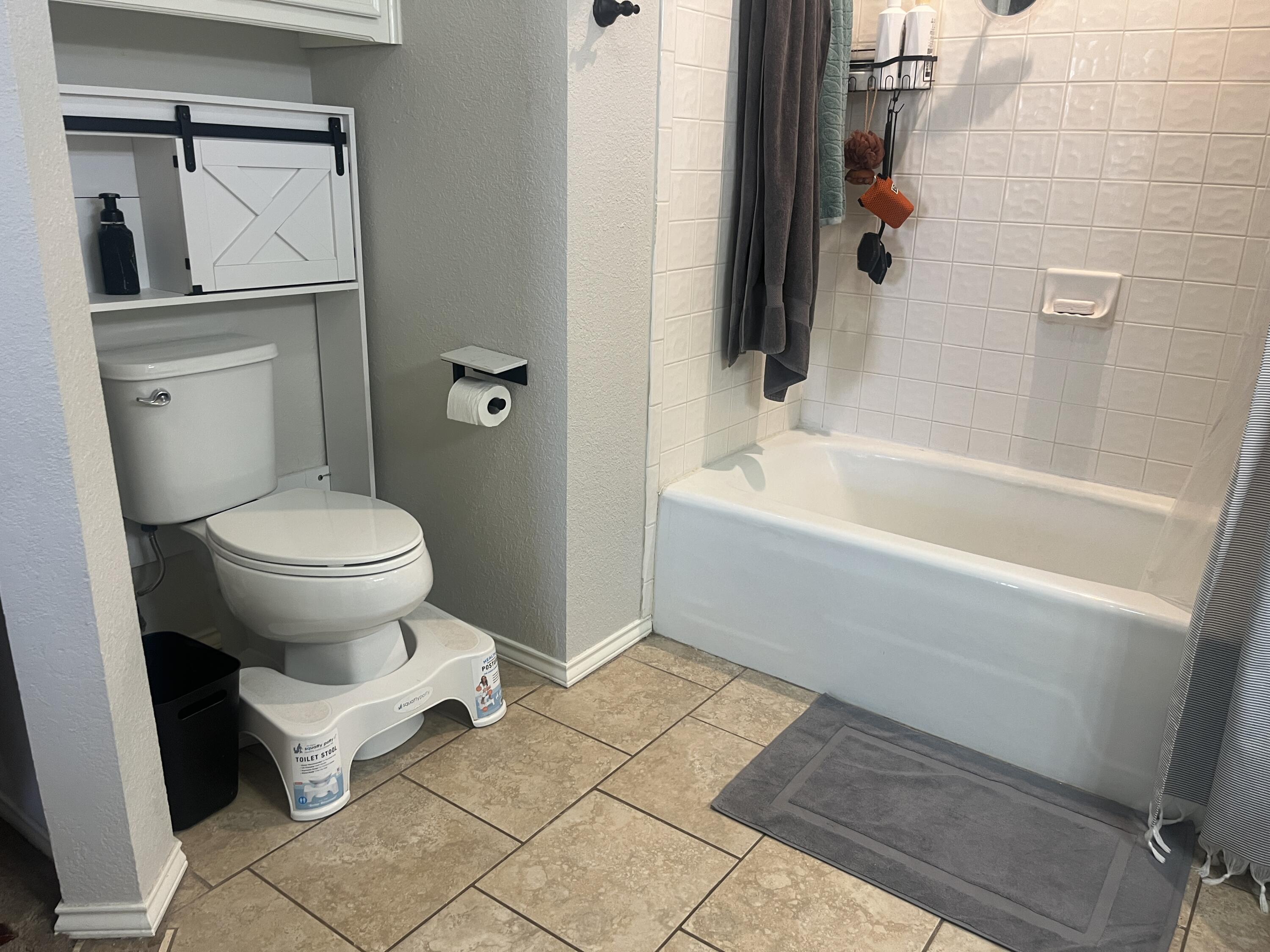 2222 South 2nd Place Lamesa, TX 79331 - Photo 26 of 44 a bathroom with a toilet and a bathtub
