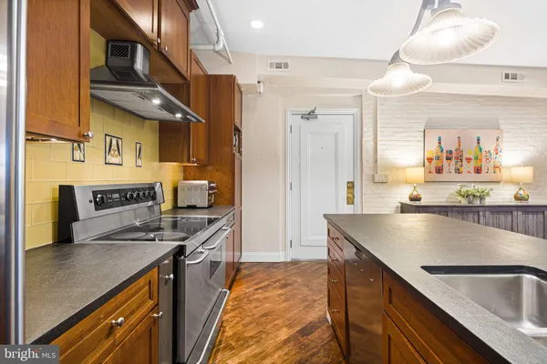 $699,900 | 313-315 North 3rd Street, Unit 5B, Philadelphia, PA 19106