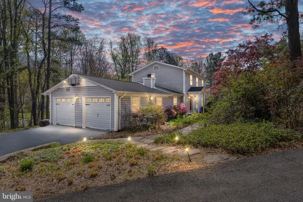 $975,000 | 10802 Oldfield Drive, Reston, VA 20191