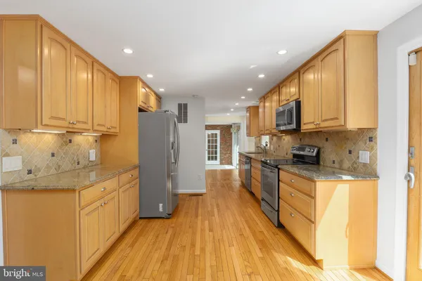 $975,000 | 10802 Oldfield Drive, Reston, VA 20191