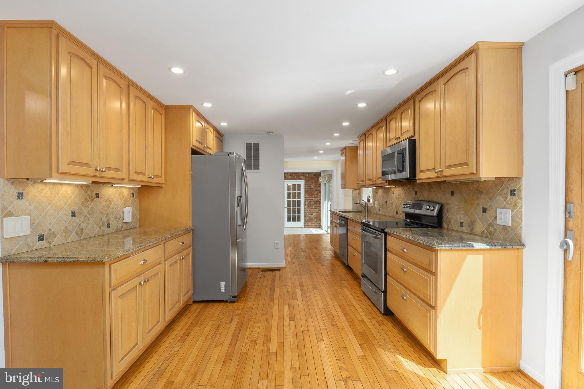 10802 Oldfield Drive Reston, VA 20191 - Photo 15 of 61