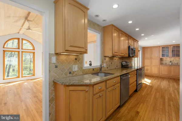 $975,000 | 10802 Oldfield Drive, Reston, VA 20191