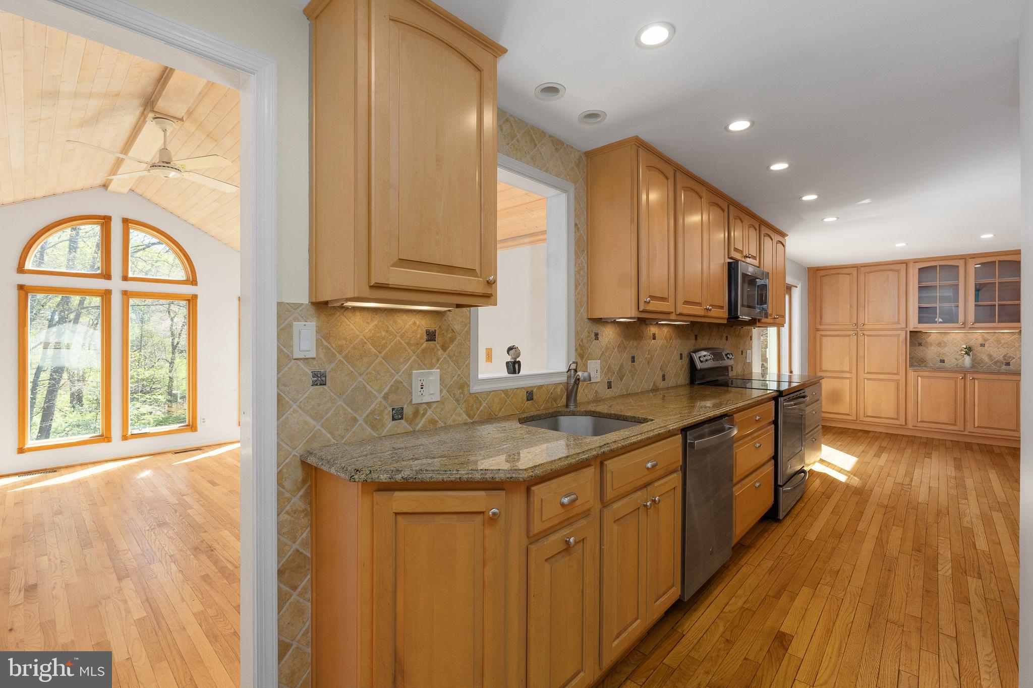 10802 Oldfield Drive Reston, VA 20191 - Photo 18 of 61