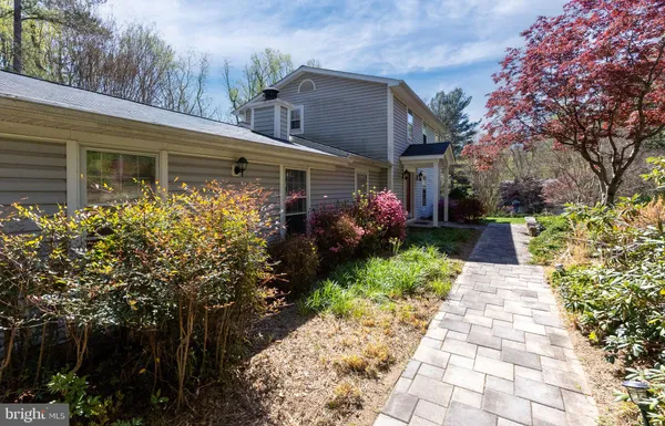 $975,000 | 10802 Oldfield Drive, Reston, VA 20191
