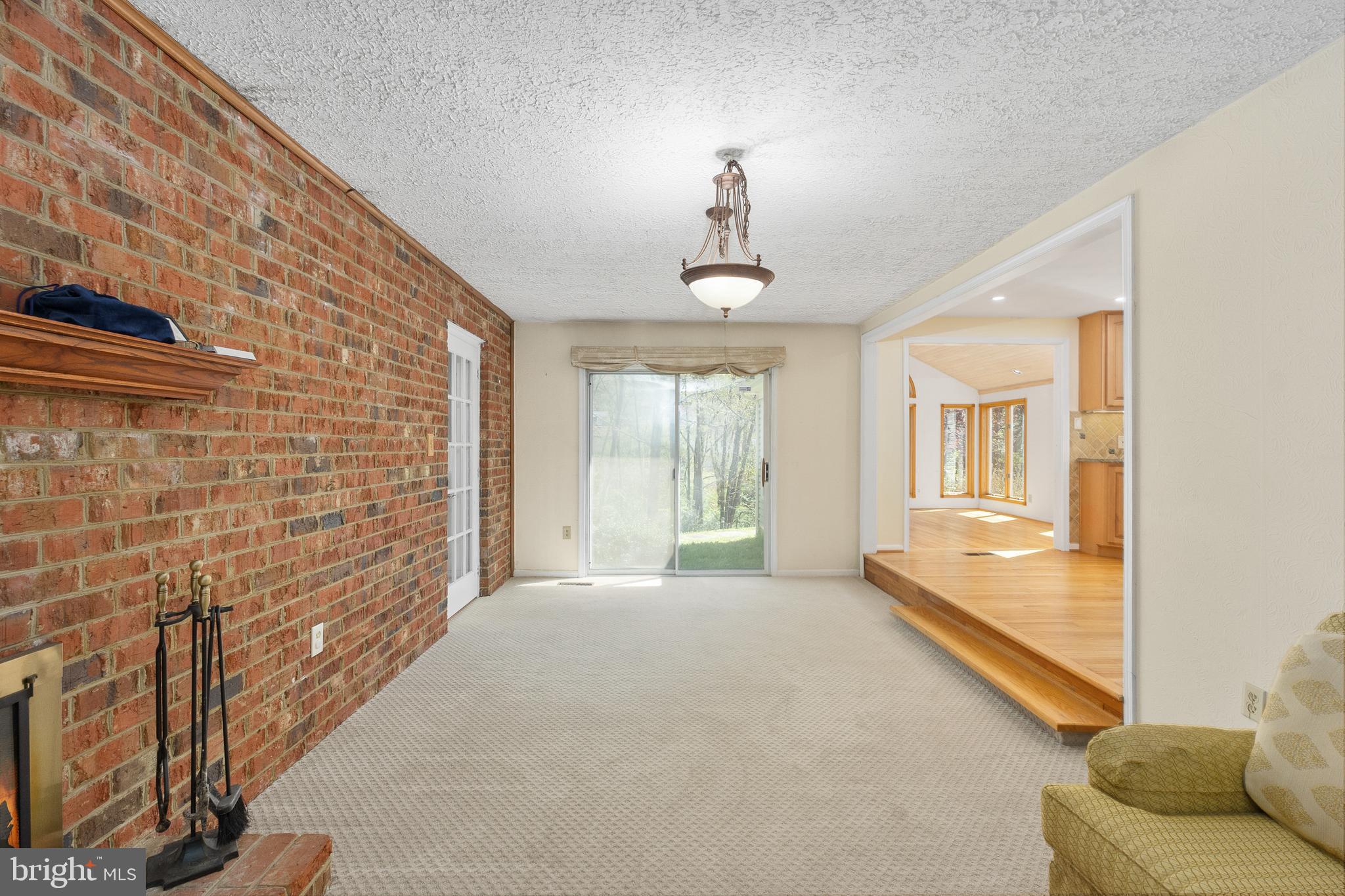 10802 Oldfield Drive Reston, VA 20191 - Photo 26 of 61 Living Room