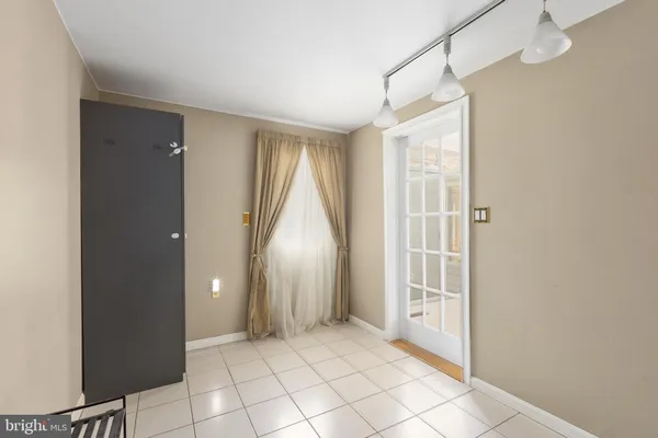 $975,000 | 10802 Oldfield Drive, Reston, VA 20191