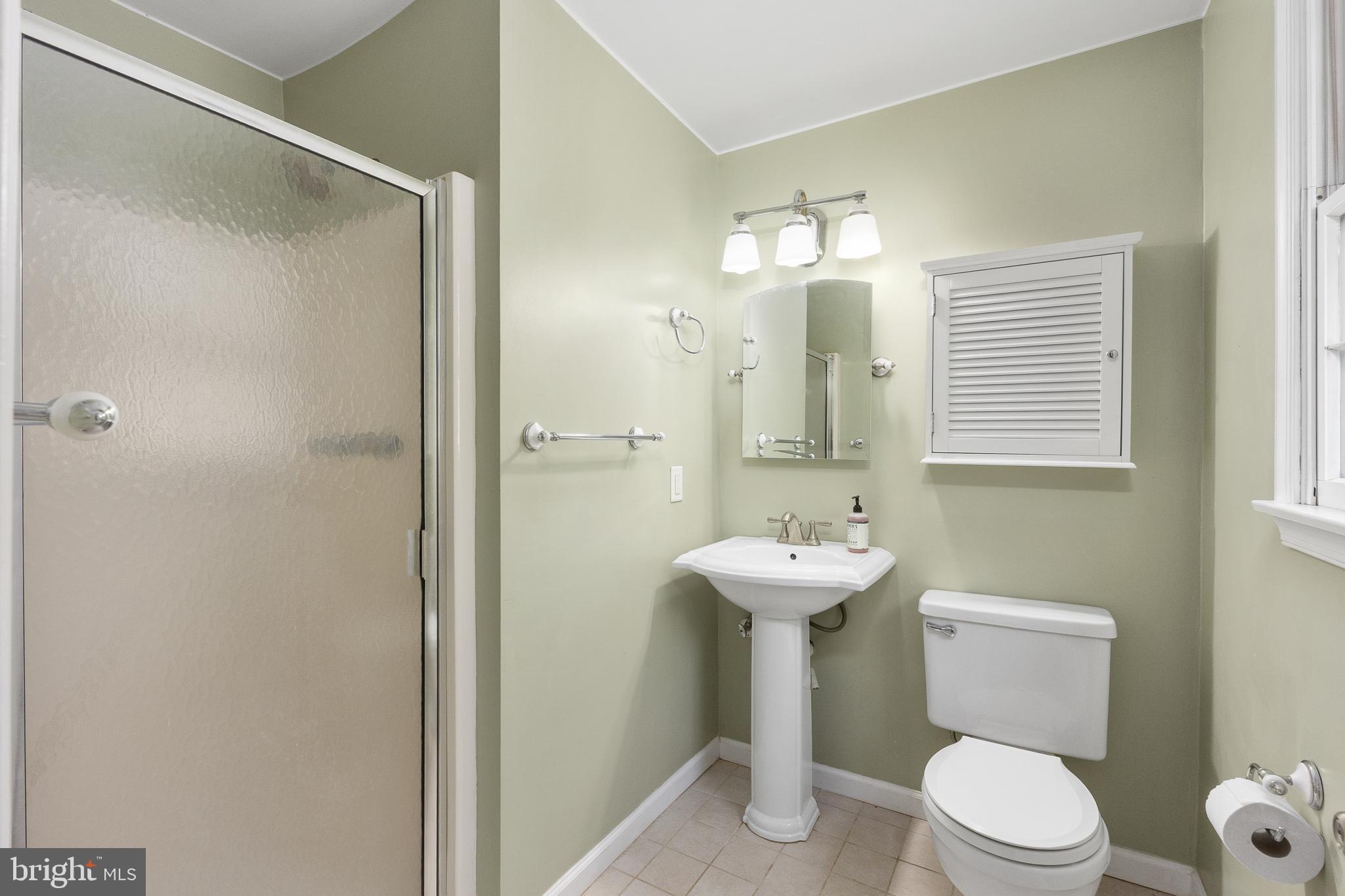 10802 Oldfield Drive Reston, VA 20191 - Photo 42 of 61 His Primary Full Bath