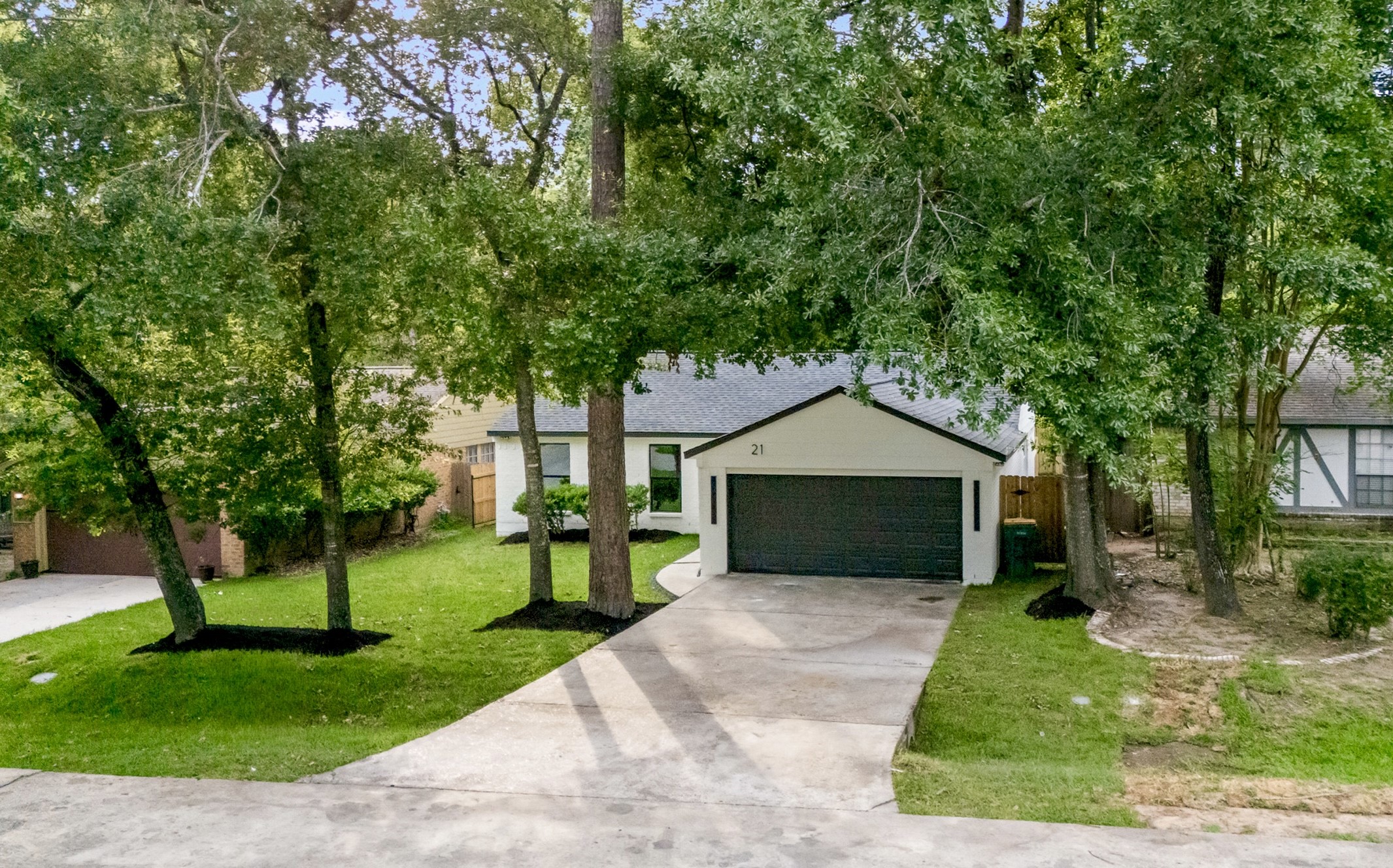 21 North Wavy Oak Circle Spring, TX 77381 - Photo 2 of 35