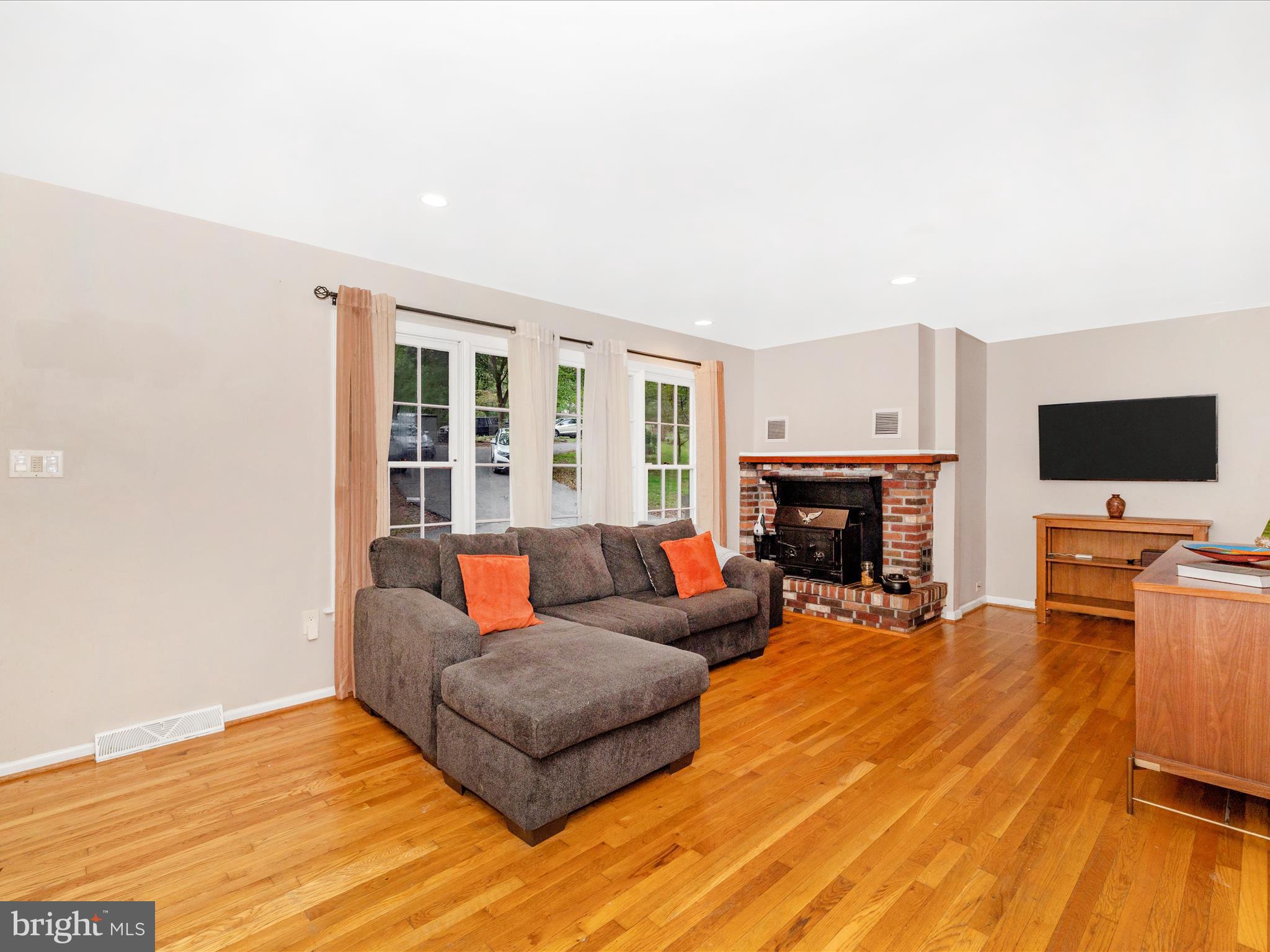 3045 Flint Hill Road Adamstown, MD 21710 - Photo 3 of 41 Living Room