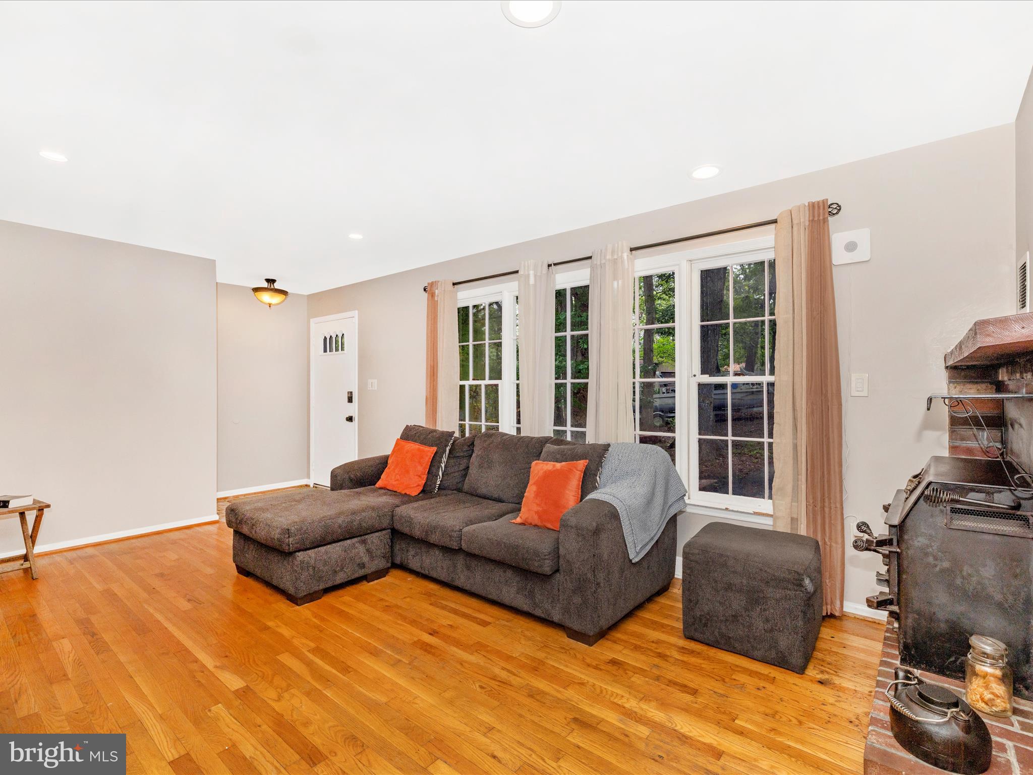 3045 Flint Hill Road Adamstown, MD 21710 - Photo 4 of 41 Living Room
