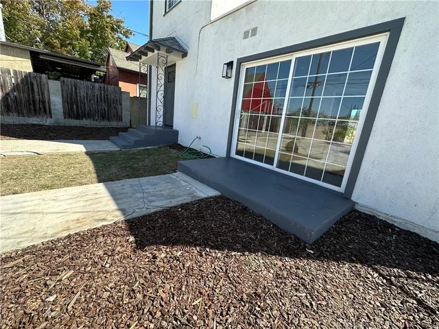 $2,000 | 2207 West 78th Street, Inglewood, CA 90305