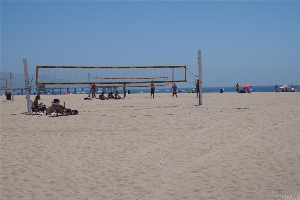 208 29th Street Hermosa Beach, CA 90254 - Photo 1 of 1