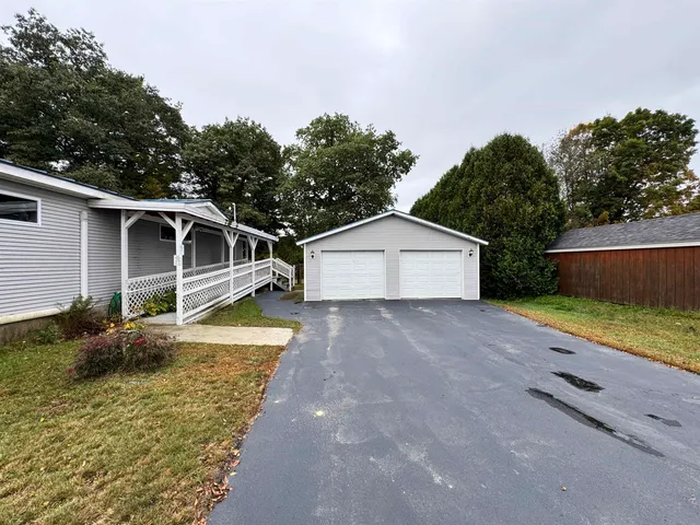 $380,000 | 2849 Dartmouth College Highway, Haverhill, NH 03774