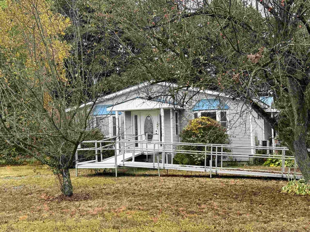 $380,000 | 2849 Dartmouth College Highway, Haverhill, NH 03774