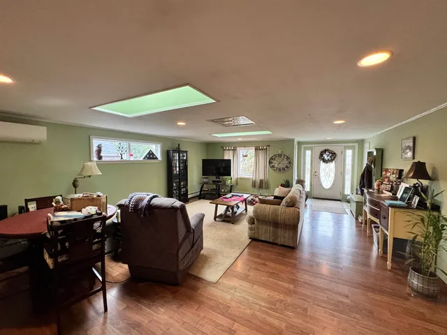 $380,000 | 2849 Dartmouth College Highway, Haverhill, NH 03774